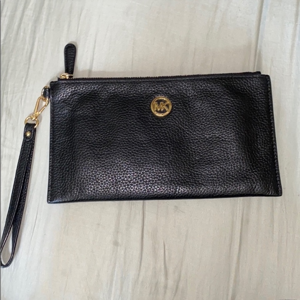 Michael kors wristlet